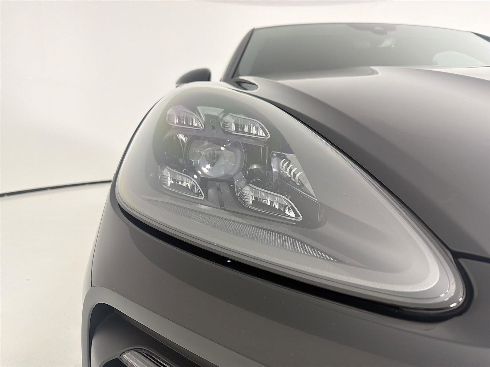 Certified 2023 Porsche Cayenne S image 30