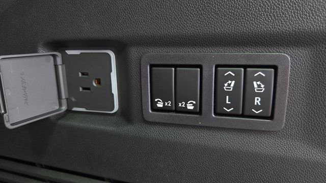 New 2026 GMC Yukon Denali w/ Sun & Power Step Package image 22