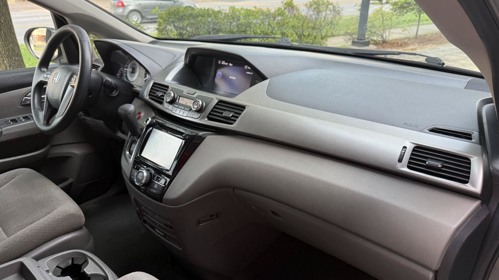 Used 2016 Honda Odyssey SE image 9
