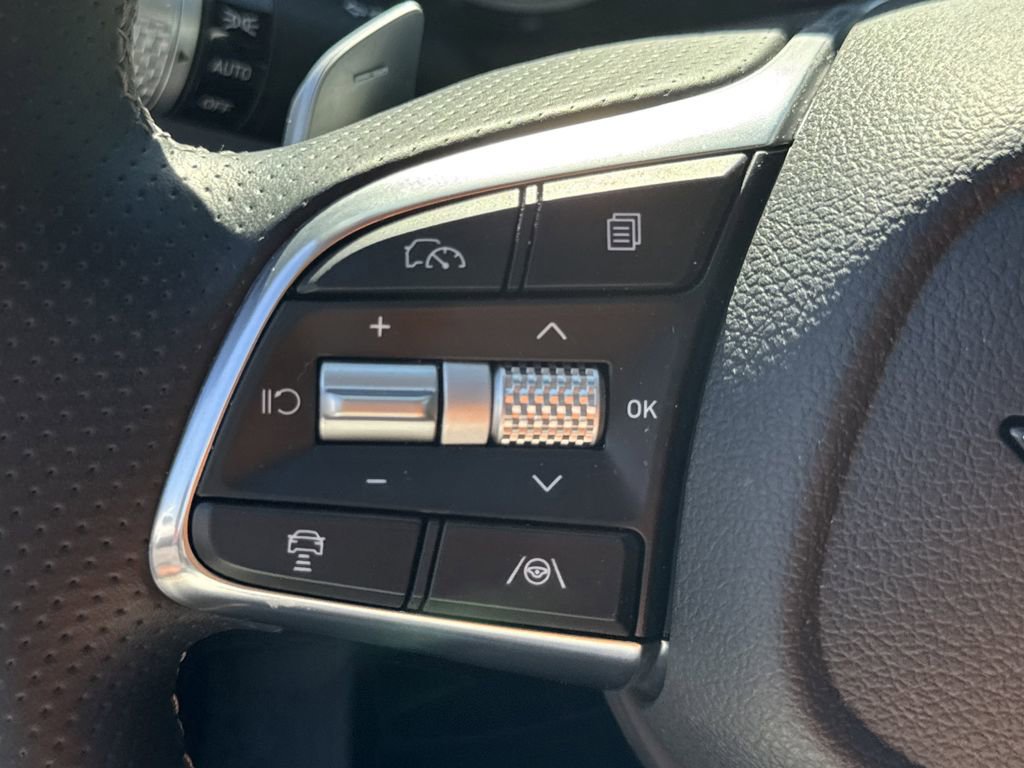 Used 2025 Genesis G70 2.5T image 24