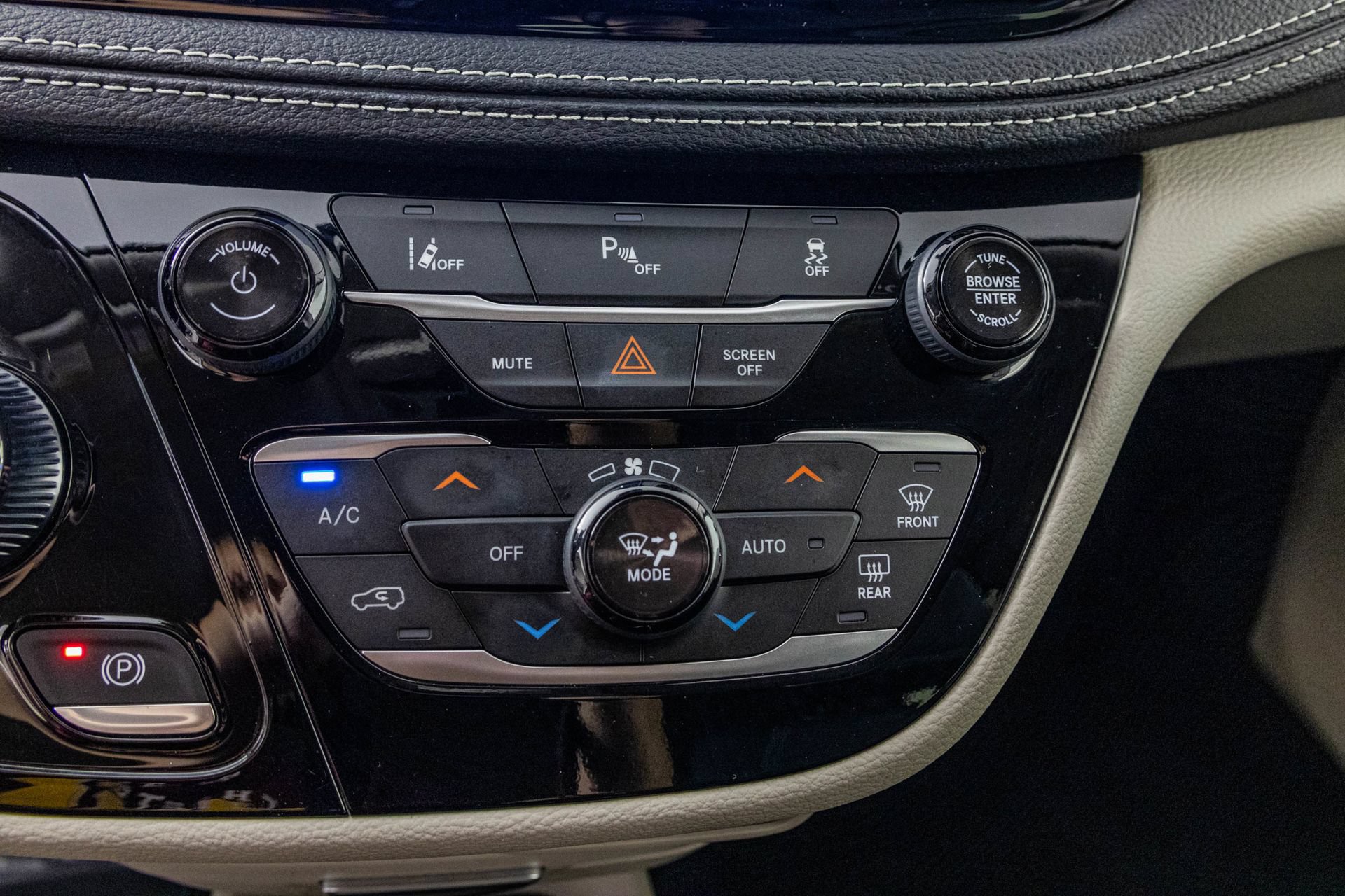 Used 2024 Chrysler Pacifica Limited FWD image 27