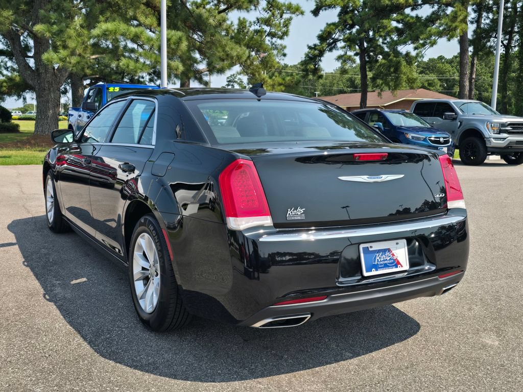 Used 2023 Chrysler 300 Touring RWD image 3