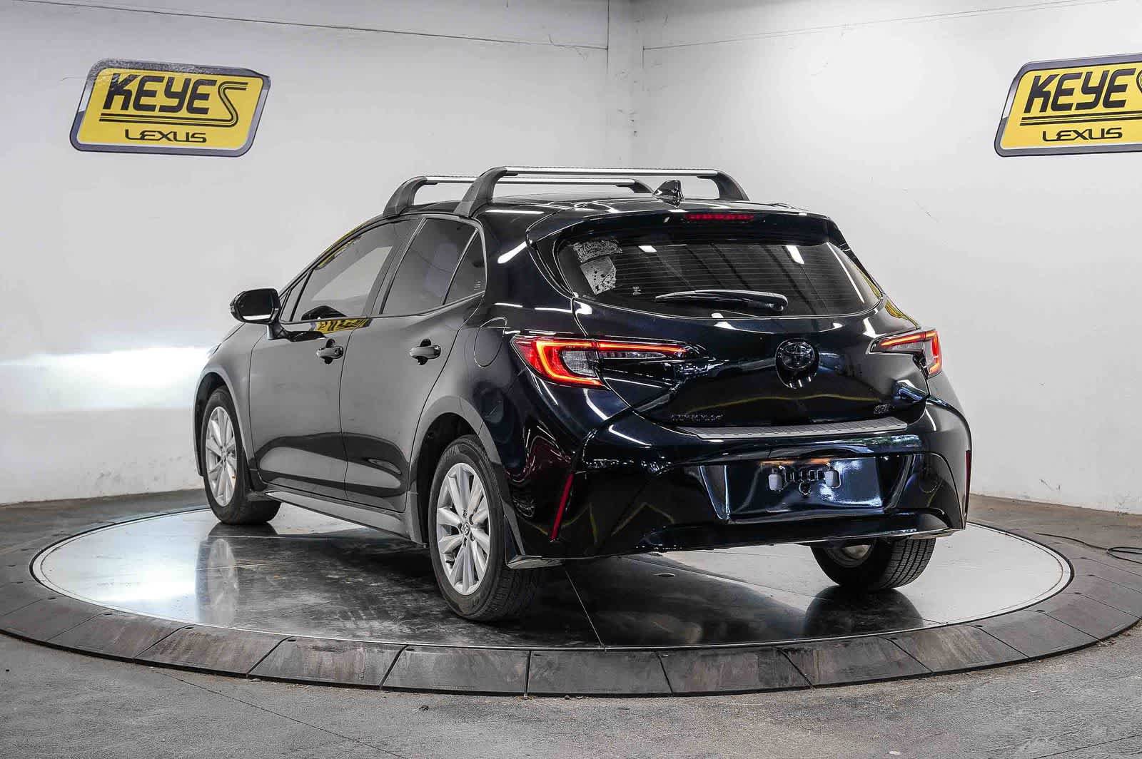 Used 2025 Toyota Corolla SE w/ SE Package FWD image 2