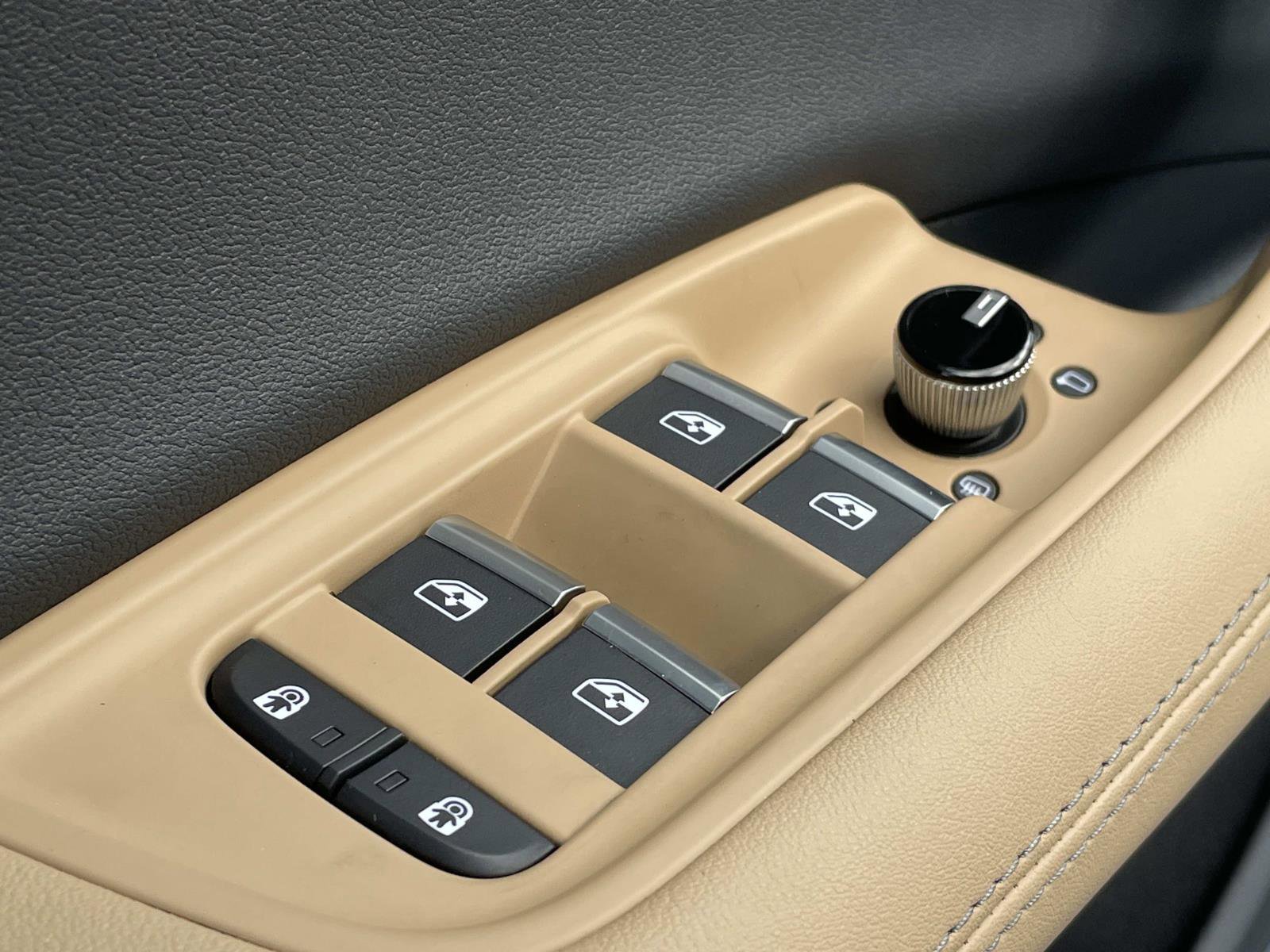 Used 2025 Audi Q8 Premium Plus image 17