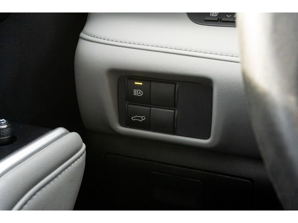 Used 2020 Toyota Highlander XLE FWD image 29