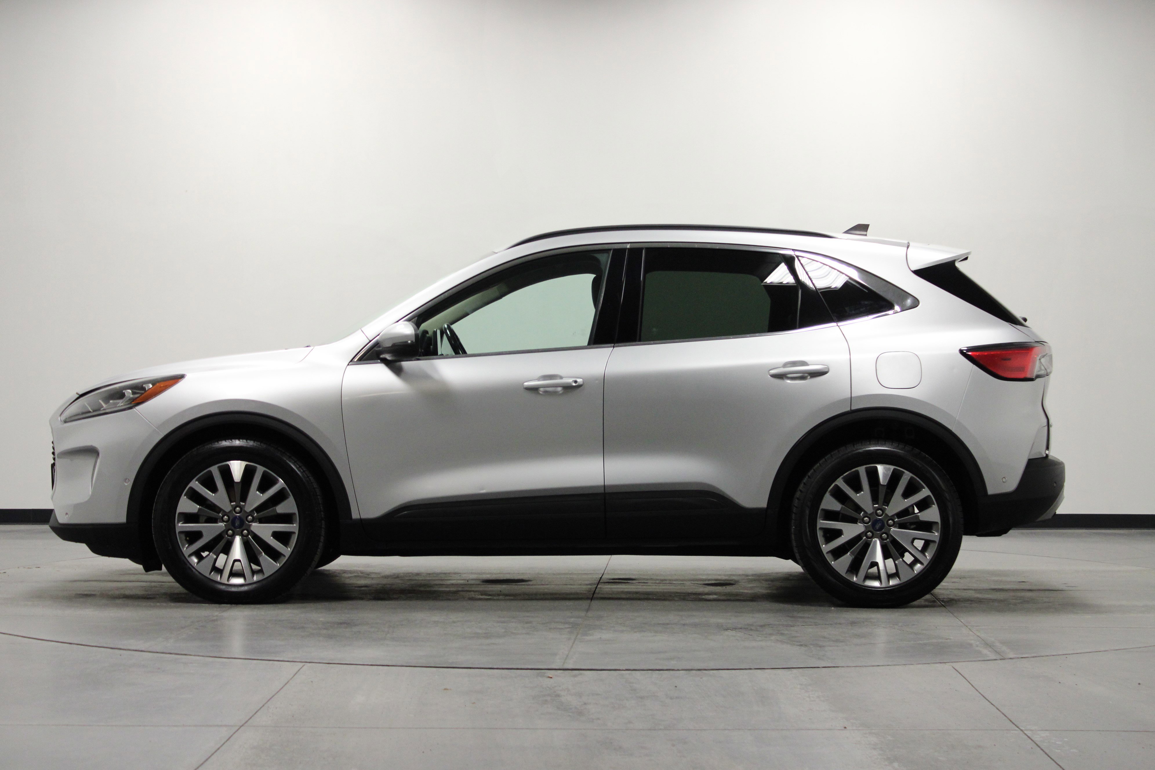 Used 2020 Ford Escape Titanium image 7