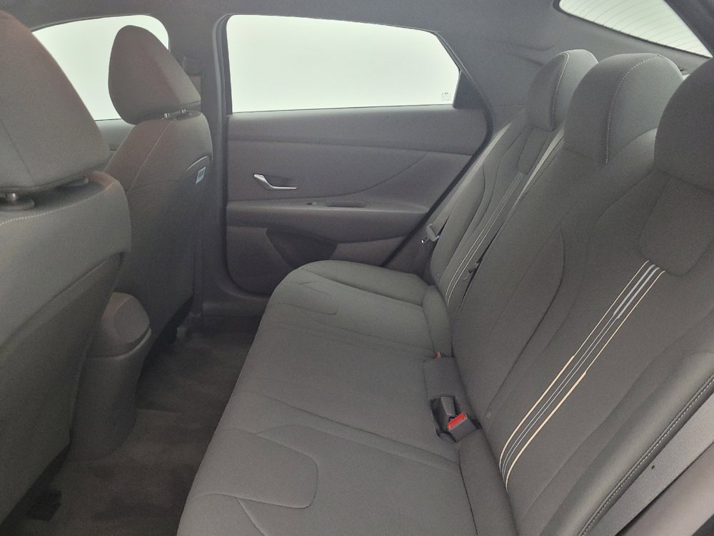 Used 2023 Hyundai Elantra SEL w/ Cargo Package FWD image 18