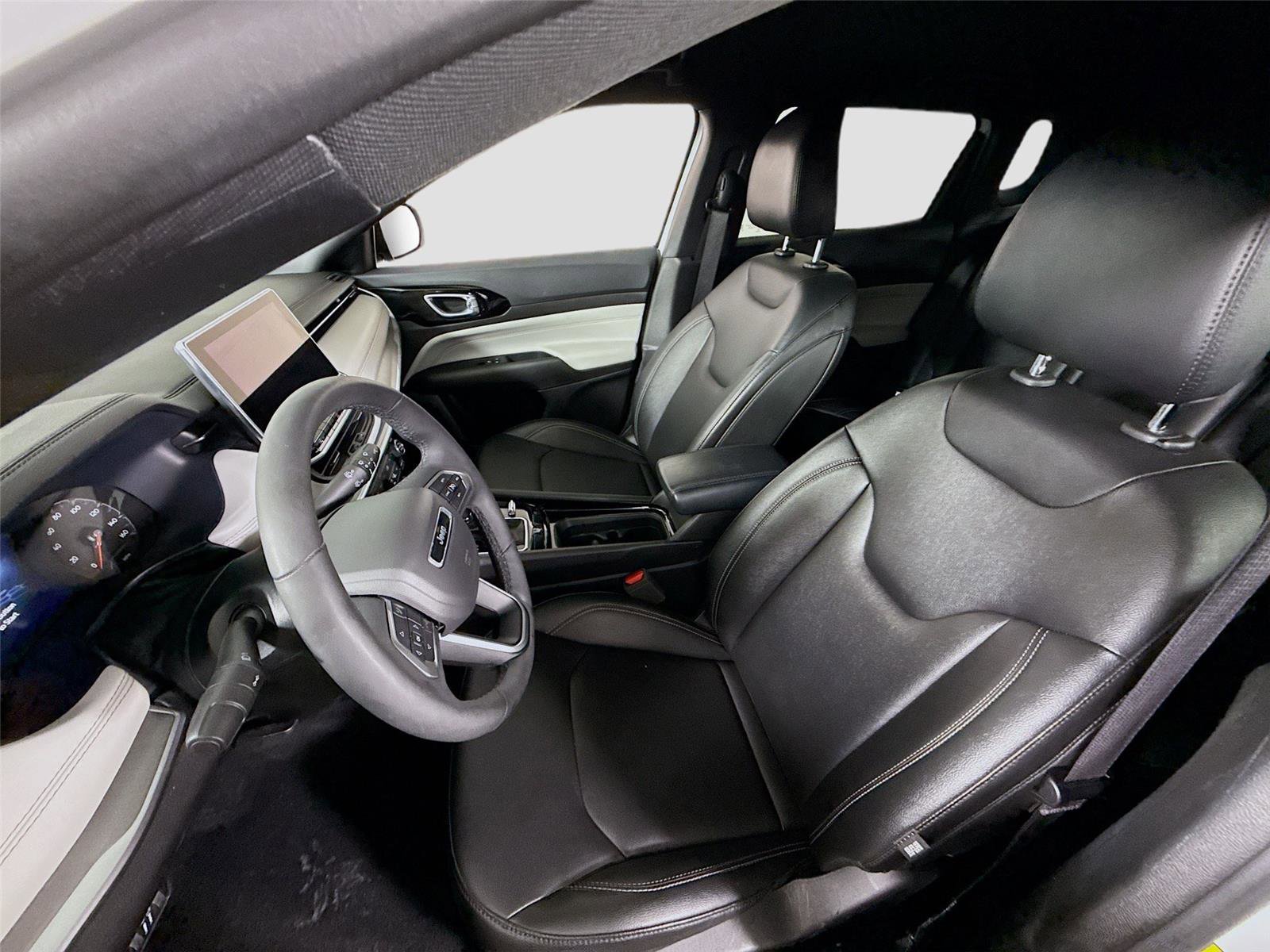 Used 2025 Jeep Compass Limited image 14