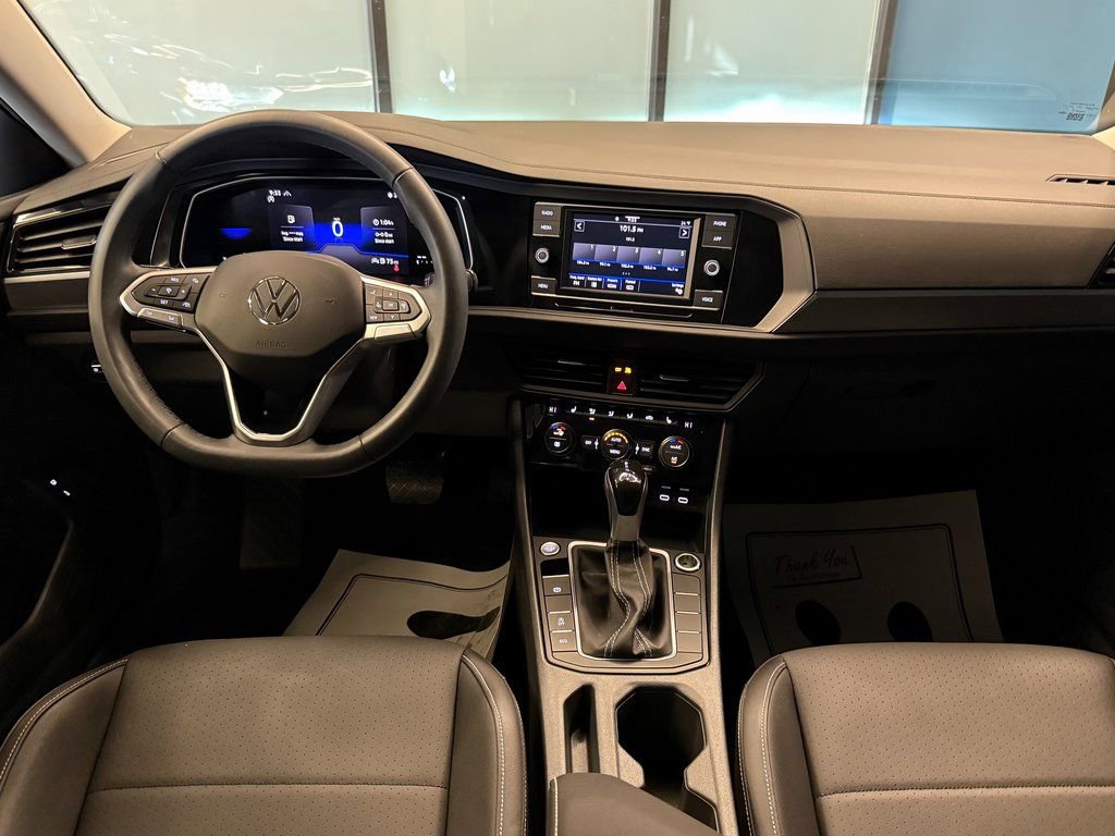 Used 2024 Volkswagen Jetta SE image 9