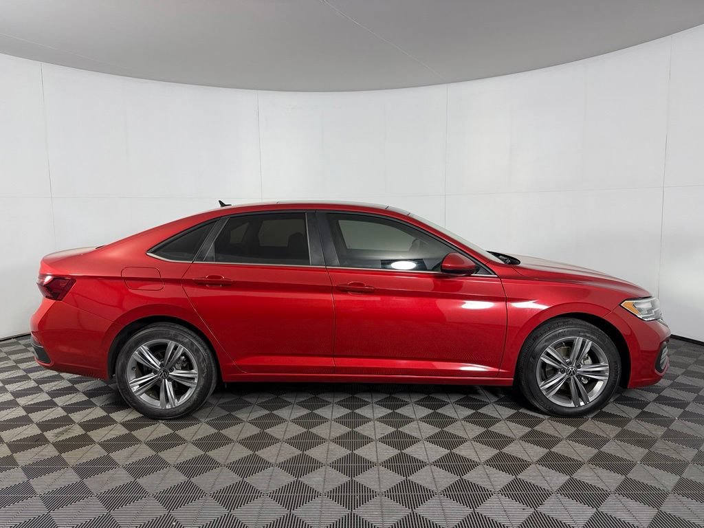 Used 2023 Volkswagen Jetta SE w/ Panoramic Sunroof Package FWD image 5