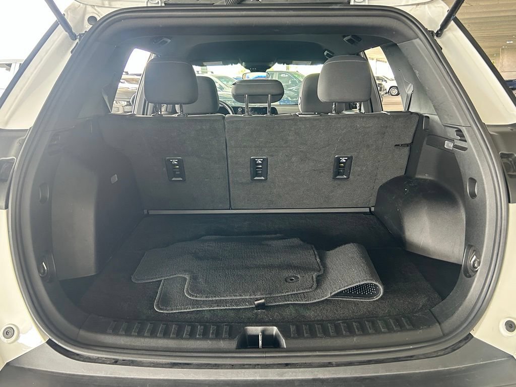 Used 2025 Chevrolet Equinox LT FWD image 42
