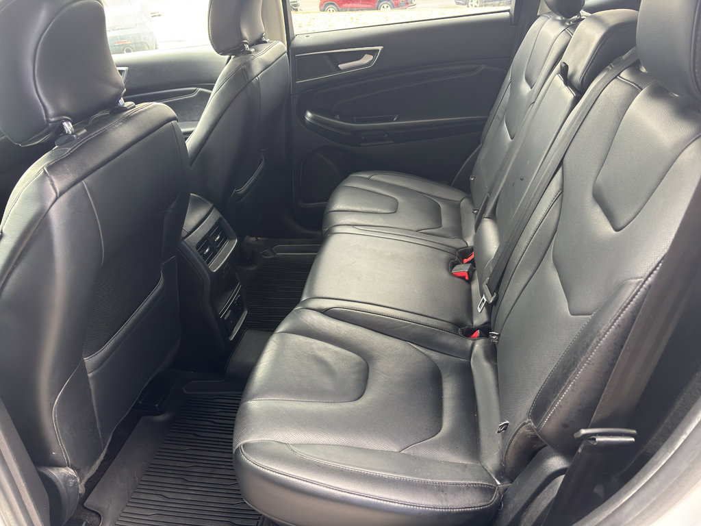 Used 2017 Ford Edge Titanium w/ Equipment Group 301A AWD/4WD image 11