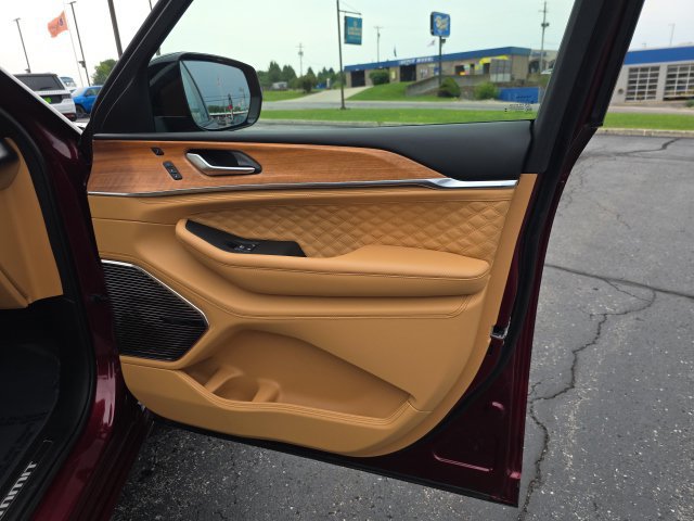 Used 2025 Jeep Grand Cherokee L Summit AWD/4WD image 43
