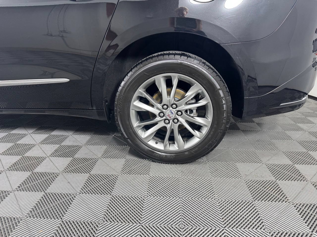 Used 2023 Buick Enclave Avenir w/ Avenir Technology Package AWD/4WD image 52