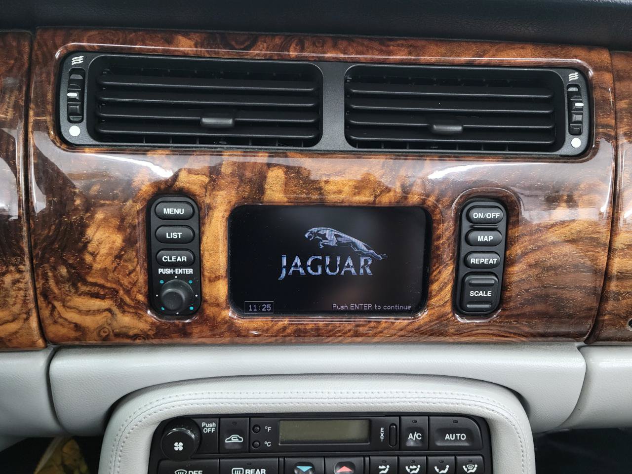 Used 2005 Jaguar XK8 Convertible RWD image 19