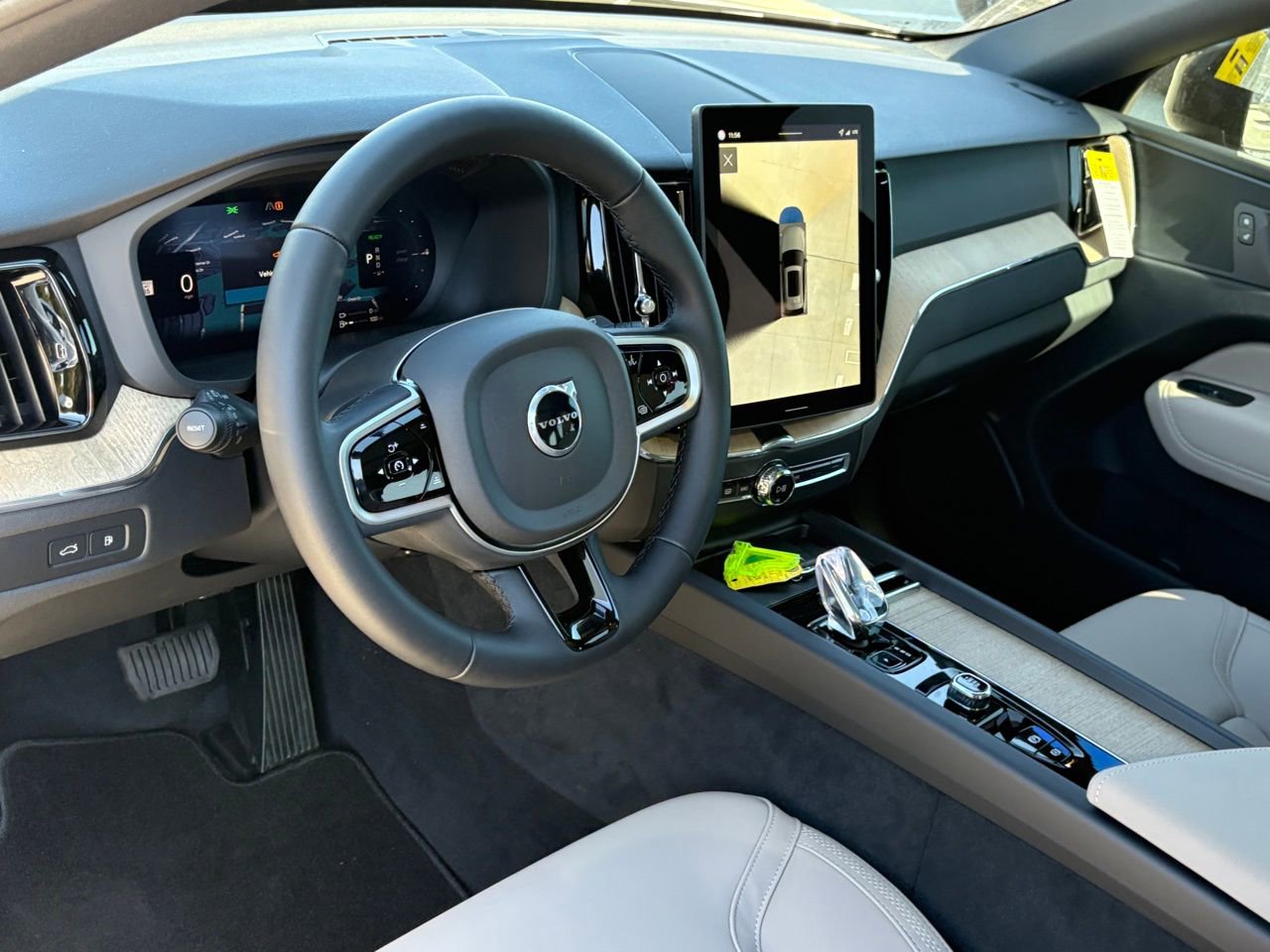 New 2026 Volvo XC60 T8 Plus w/ Protection Package Premier AWD/4WD image 14