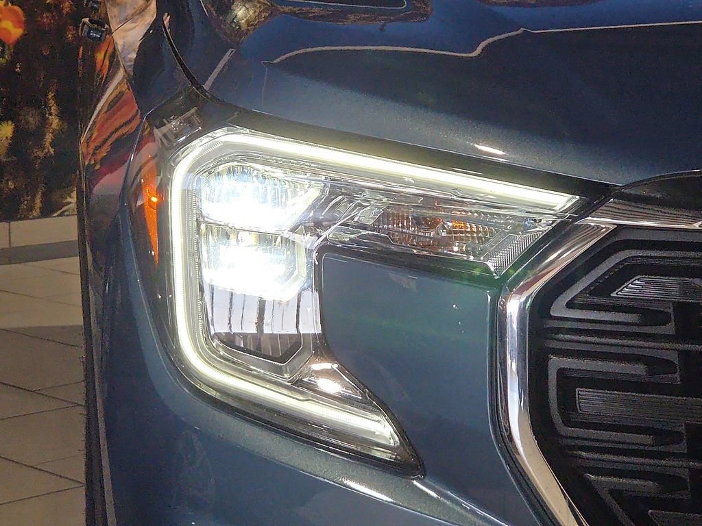 Used 2024 GMC Terrain SLE w/ Driver Convenience Package image 7