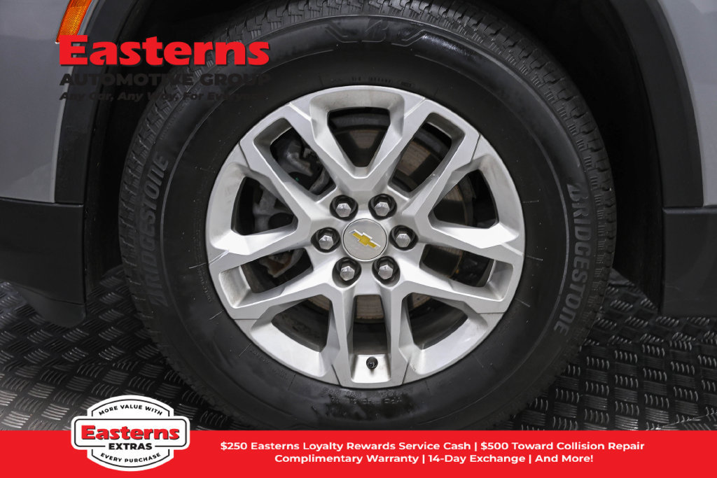 Used 2023 Chevrolet Traverse LS FWD image 33