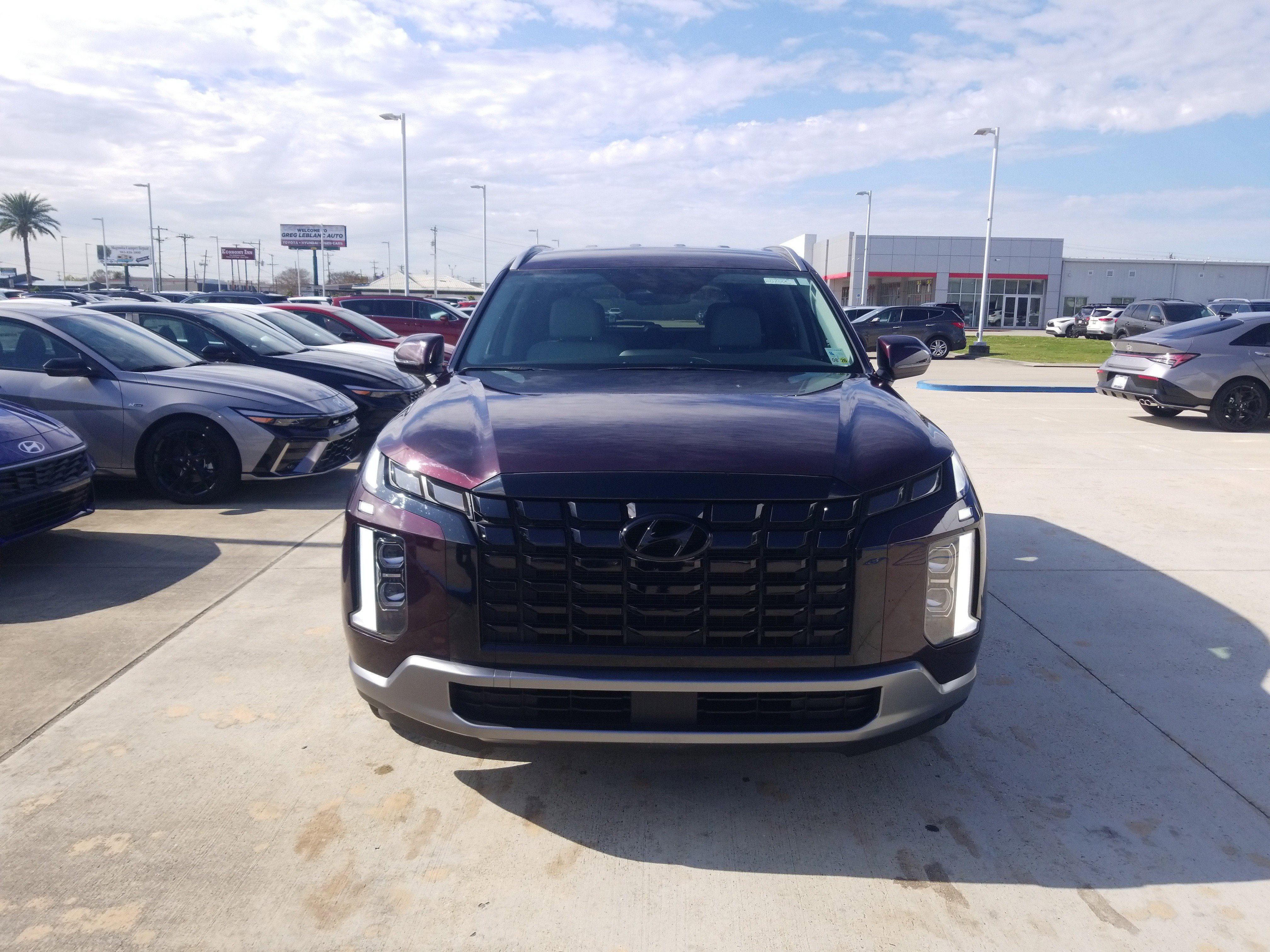 Used 2024 Hyundai Palisade SEL FWD image 2