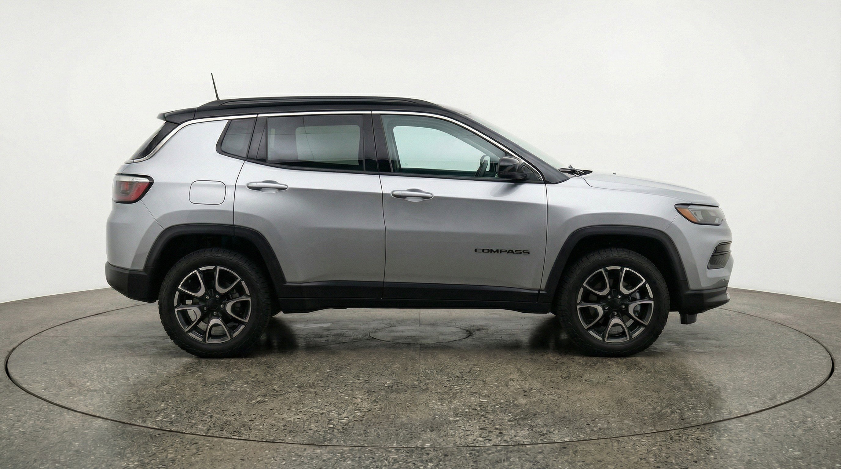 Used 2025 Jeep Compass Trailhawk AWD/4WD image 11