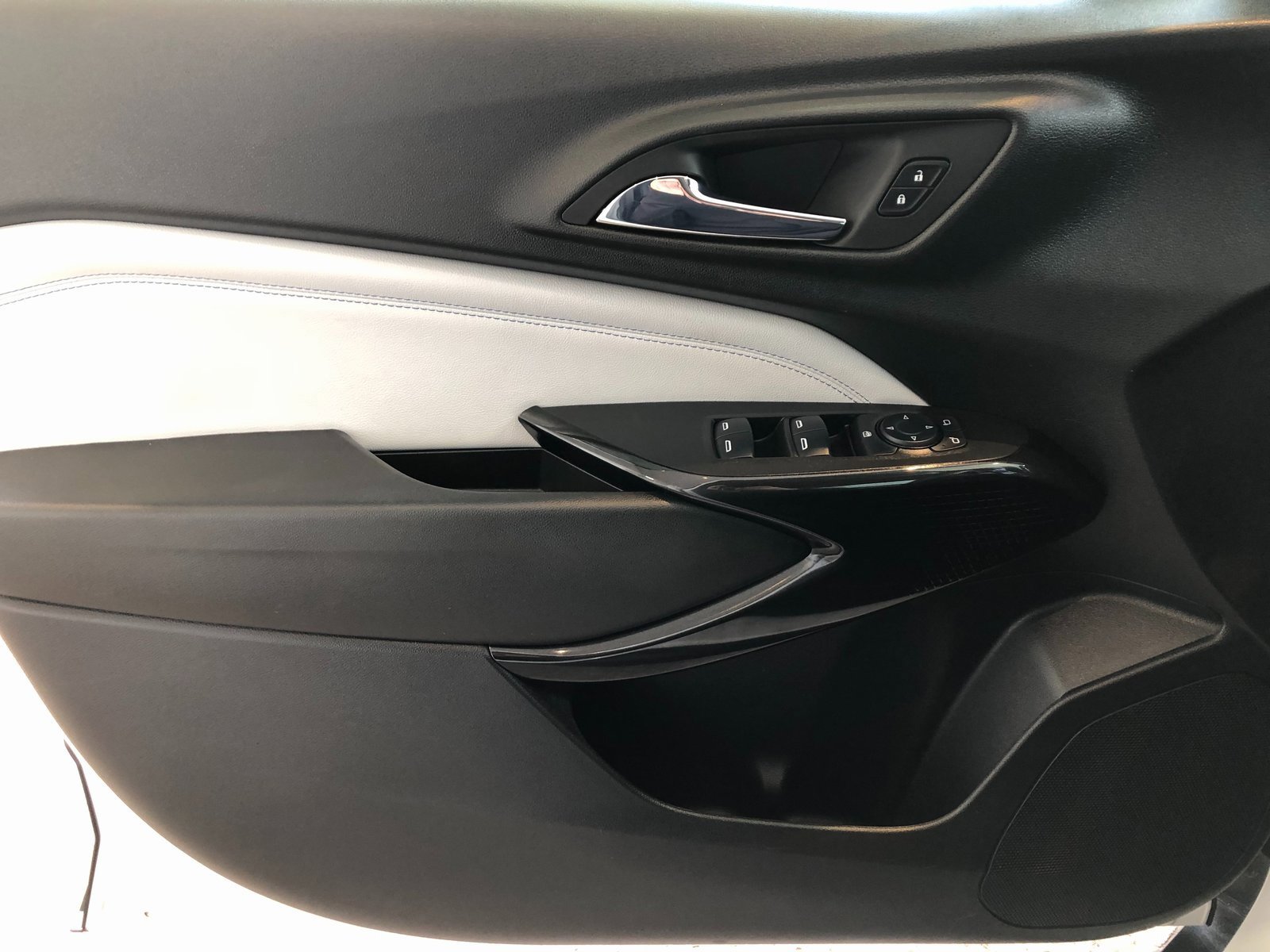 Used 2024 Chevrolet Trax LT w/ Sunroof Package image 33