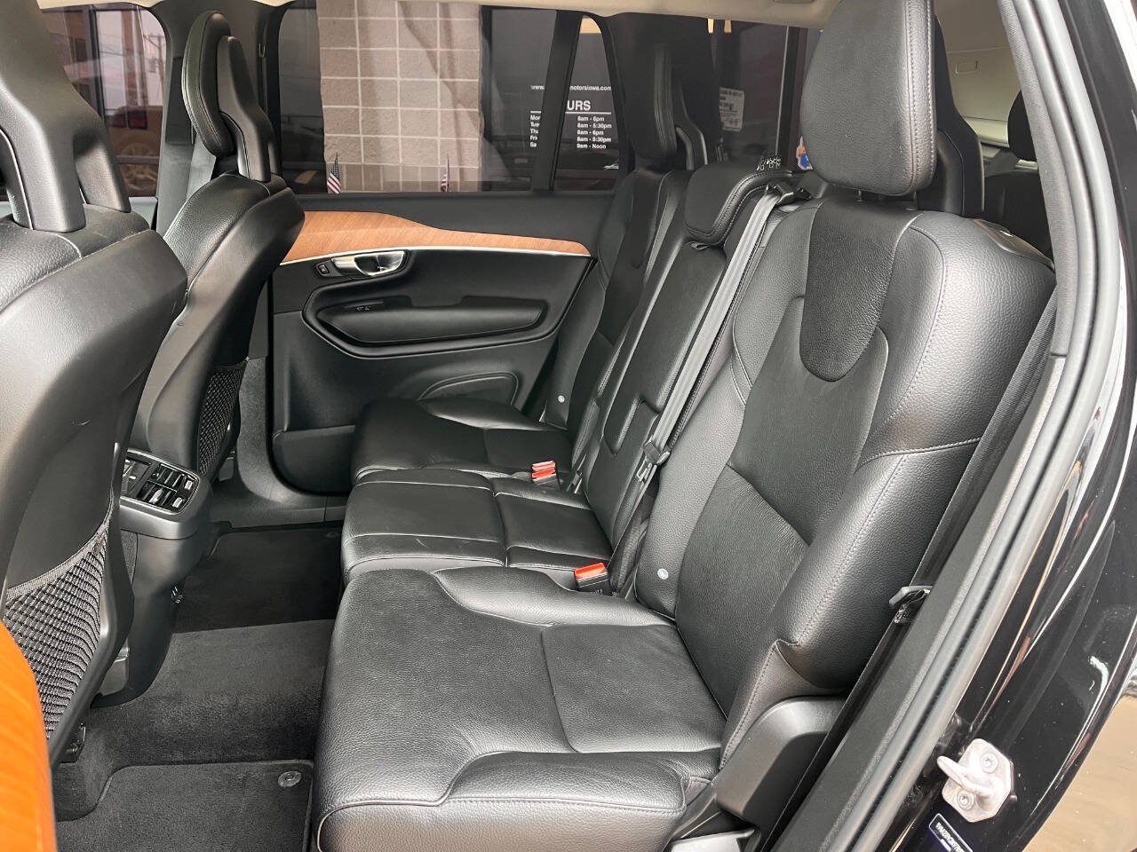Used 2022 Volvo XC90 T6 Momentum w/ Climate Package AWD/4WD image 19
