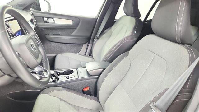 Used 2024 Volvo XC40 B5 Core image 12