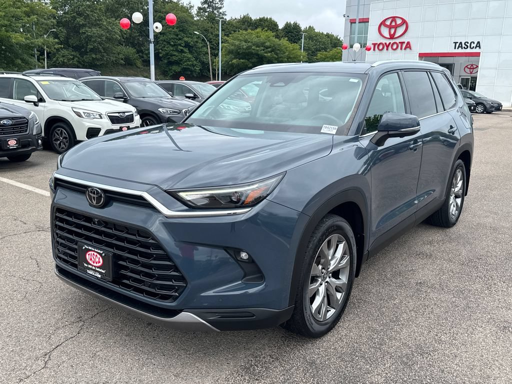 Used 2024 Toyota Grand Highlander AWD image 3