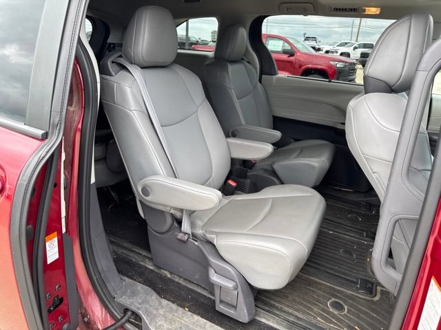 Used 2021 Toyota Sienna XLE AWD/4WD image 8