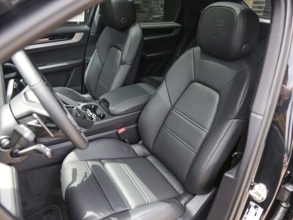 New 2026 Porsche Cayenne Coupe AWD/4WD image 5