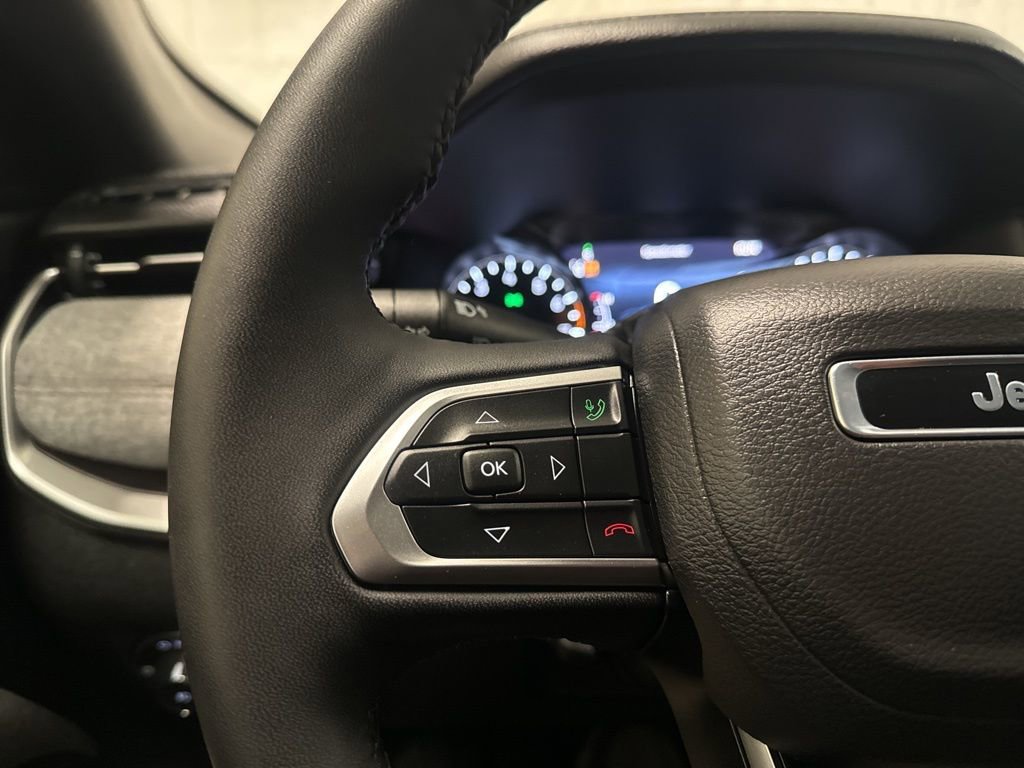 Used 2023 Jeep Compass Latitude image 27