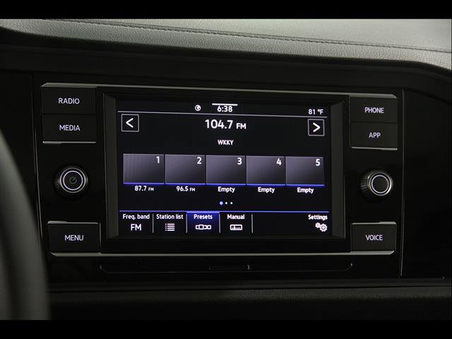 Certified 2024 Volkswagen Jetta SE w/ Panoramic Sunroof Package FWD image 10