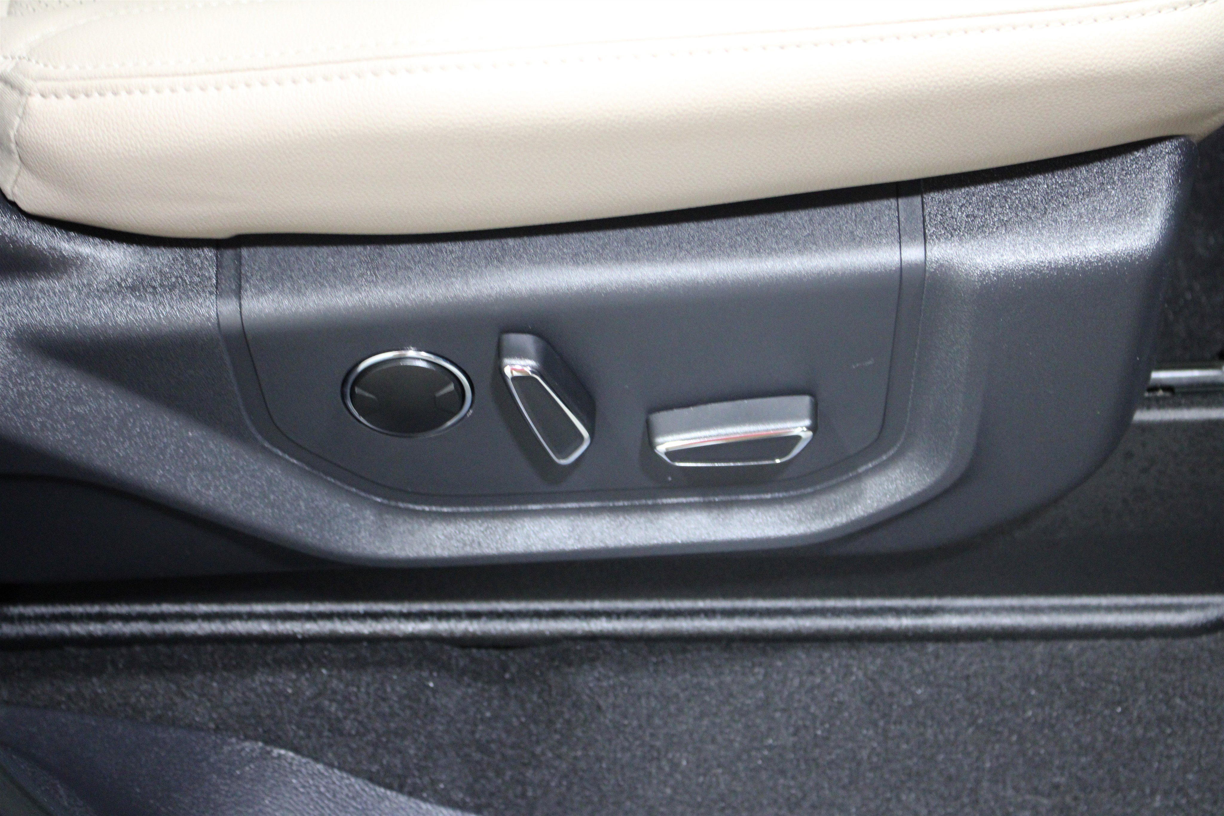 Used 2024 Ford Expedition Limited image 31