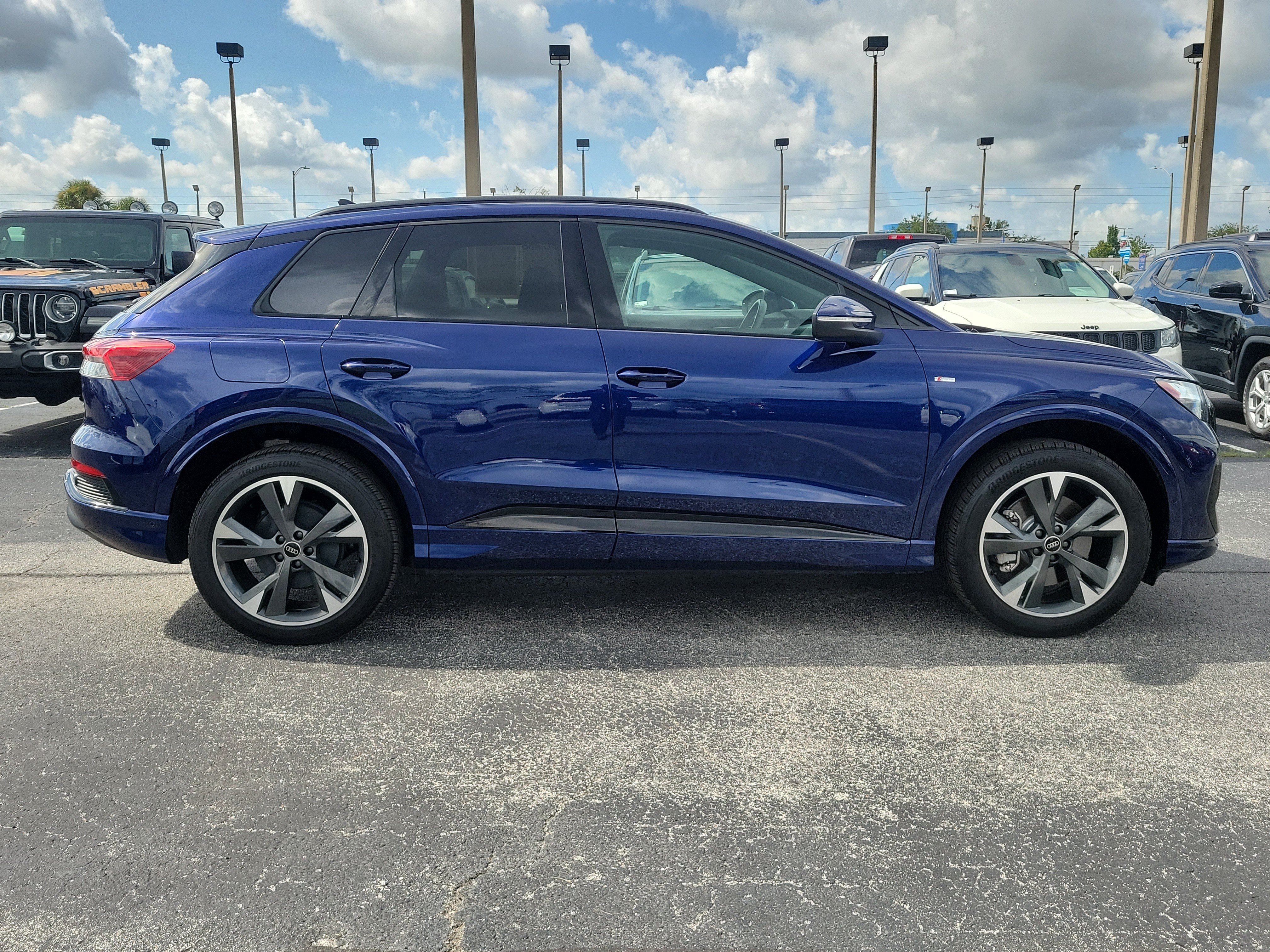 Used 2024 Audi Q4 e-tron Premium Plus AWD/4WD image 8