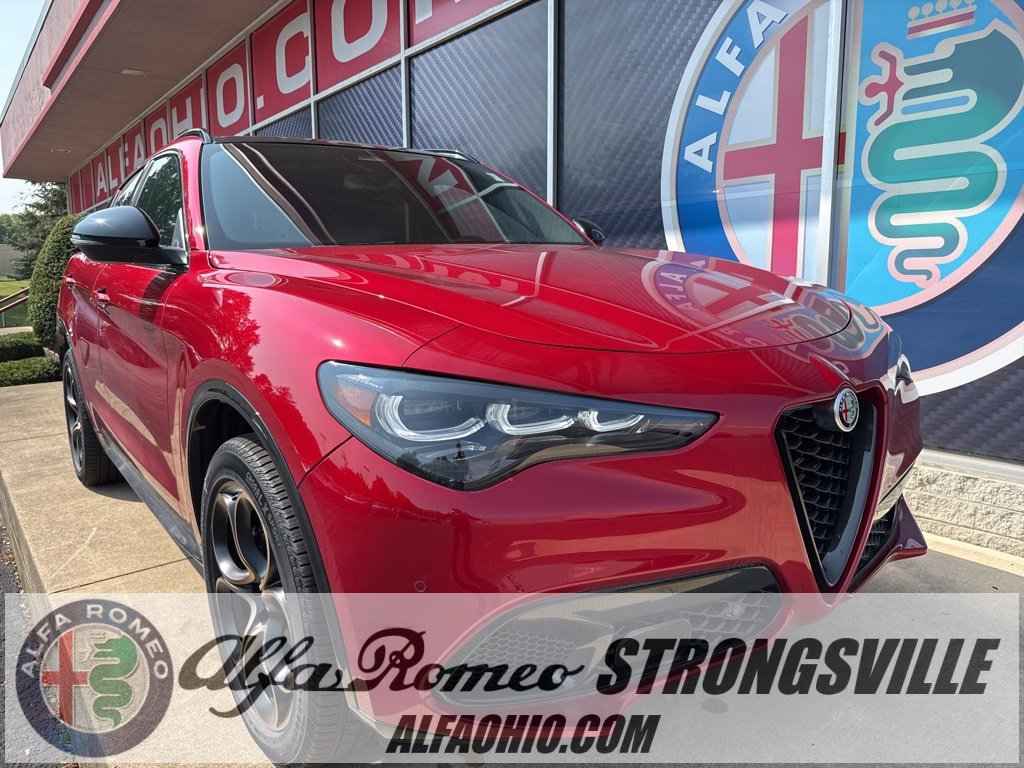 New 2025 Alfa Romeo Stelvio Sprint image 1