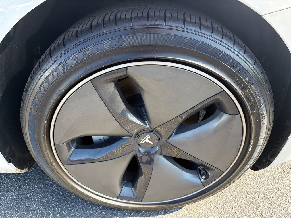 Used 2020 Tesla Model 3 Standard Range Plus RWD image 12