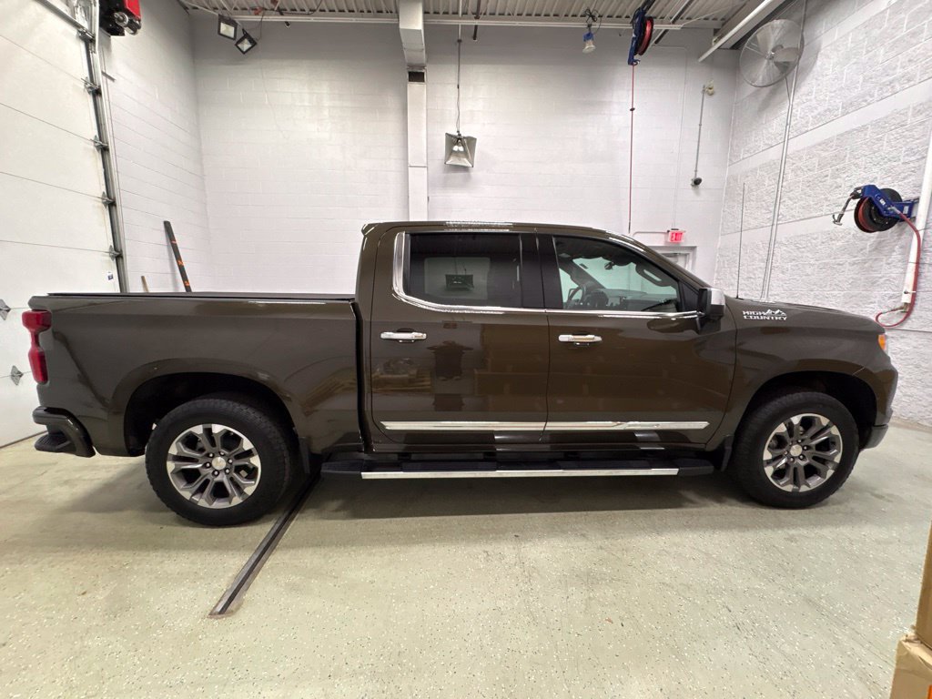Certified 2023 Chevrolet Silverado 1500 High Country w/ Technology Package AWD/4WD image 3