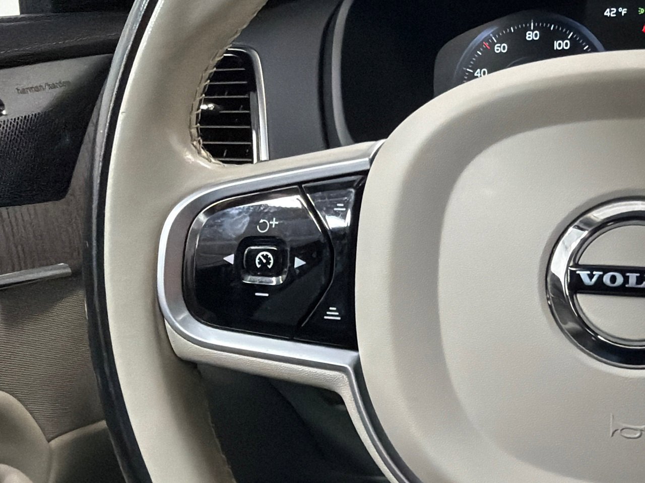 Used 2021 Volvo XC90 T6 Inscription w/ Protection Package Premier image 25