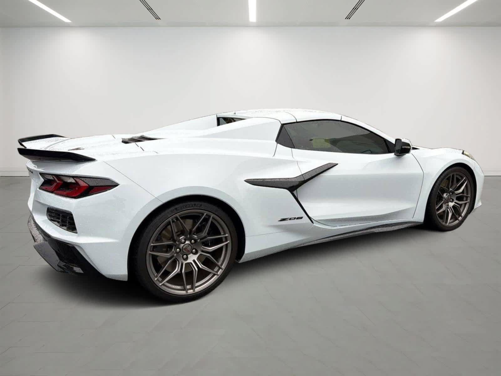 Used 2023 Chevrolet Corvette Z06 RWD image 4