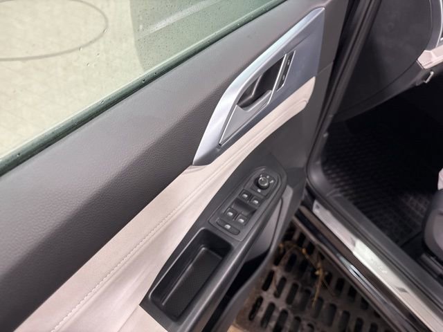 New 2025 Volkswagen Taos SE image 6