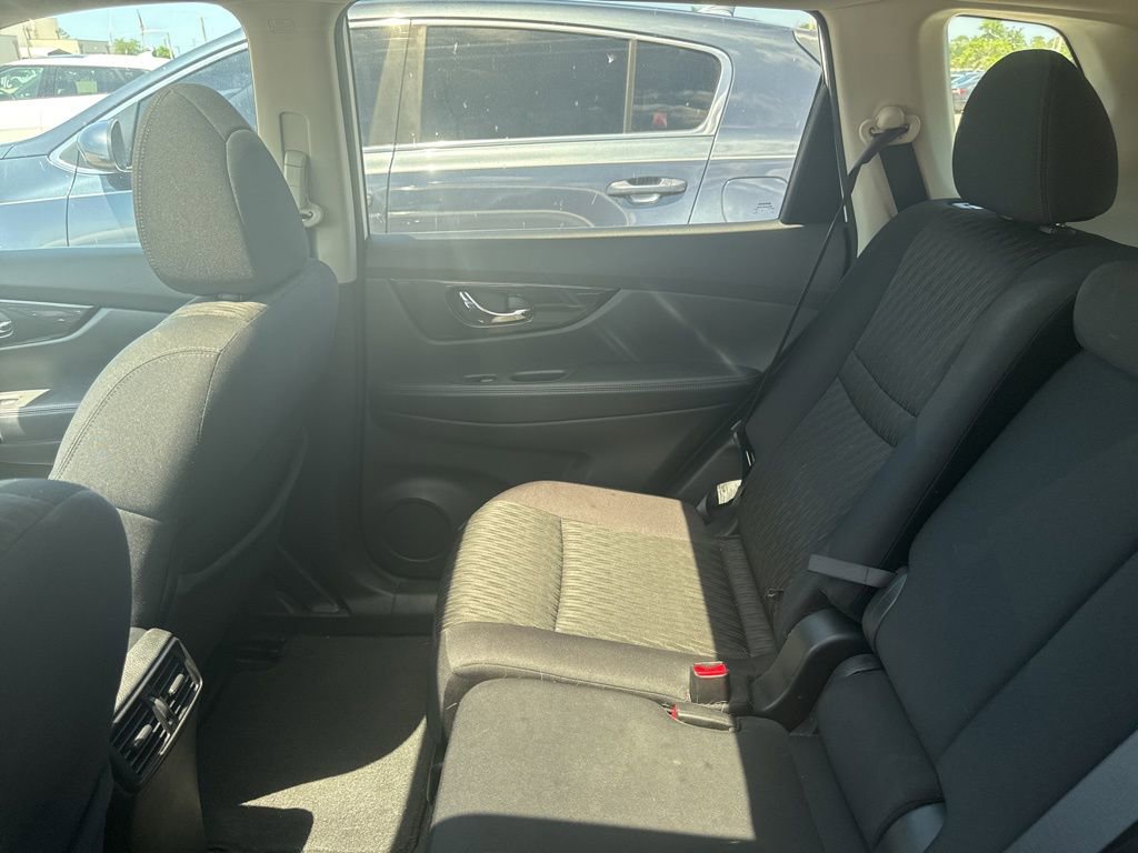 Used 2017 Nissan Rogue SV image 11