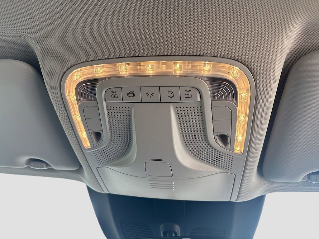 Used 2023 Mercedes-Benz Metris Passenger image 27
