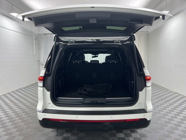 Used 2024 Lincoln Navigator L Reserve image 9