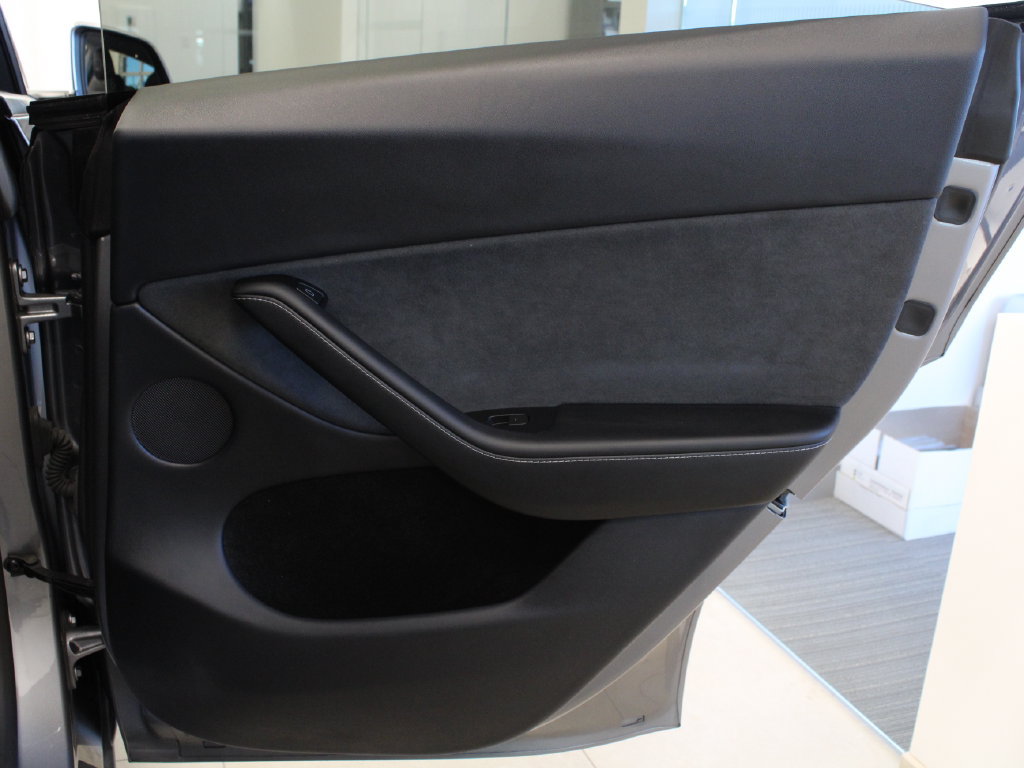 Used 2025 Tesla Model Y Performance AWD/4WD image 29