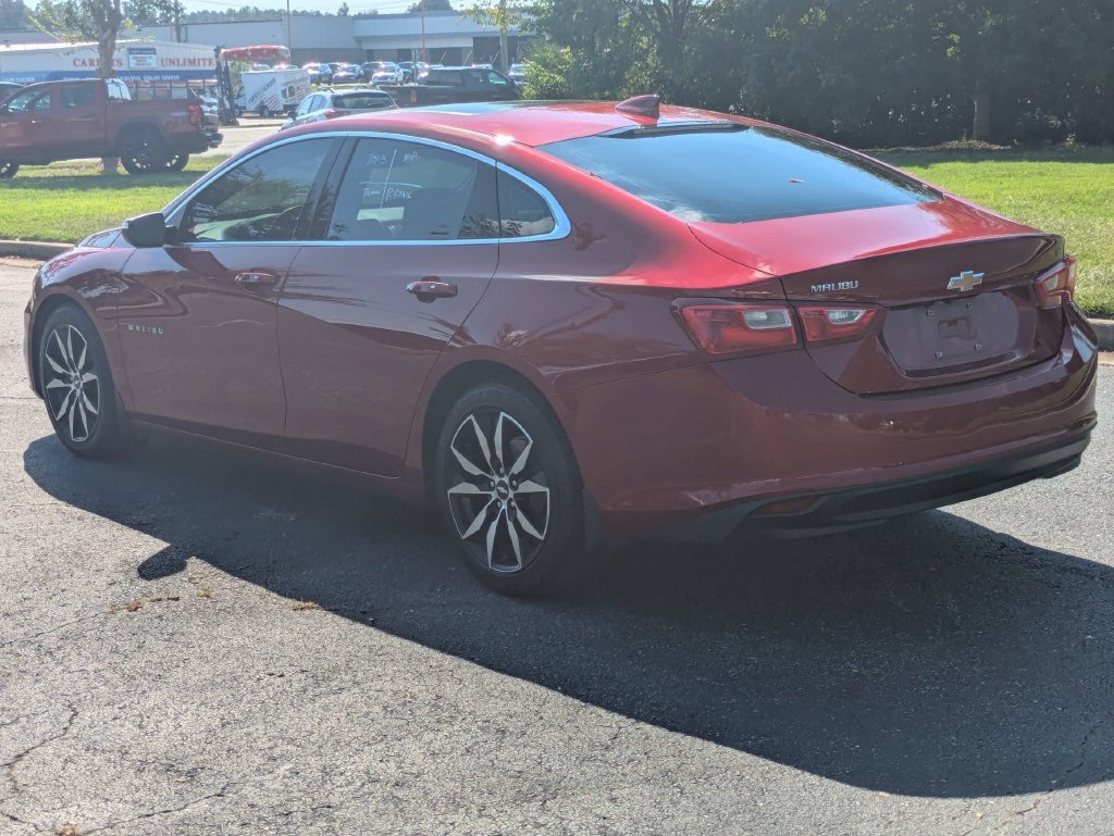 Used 2018 Chevrolet Malibu LT w/ Leather Package FWD image 6