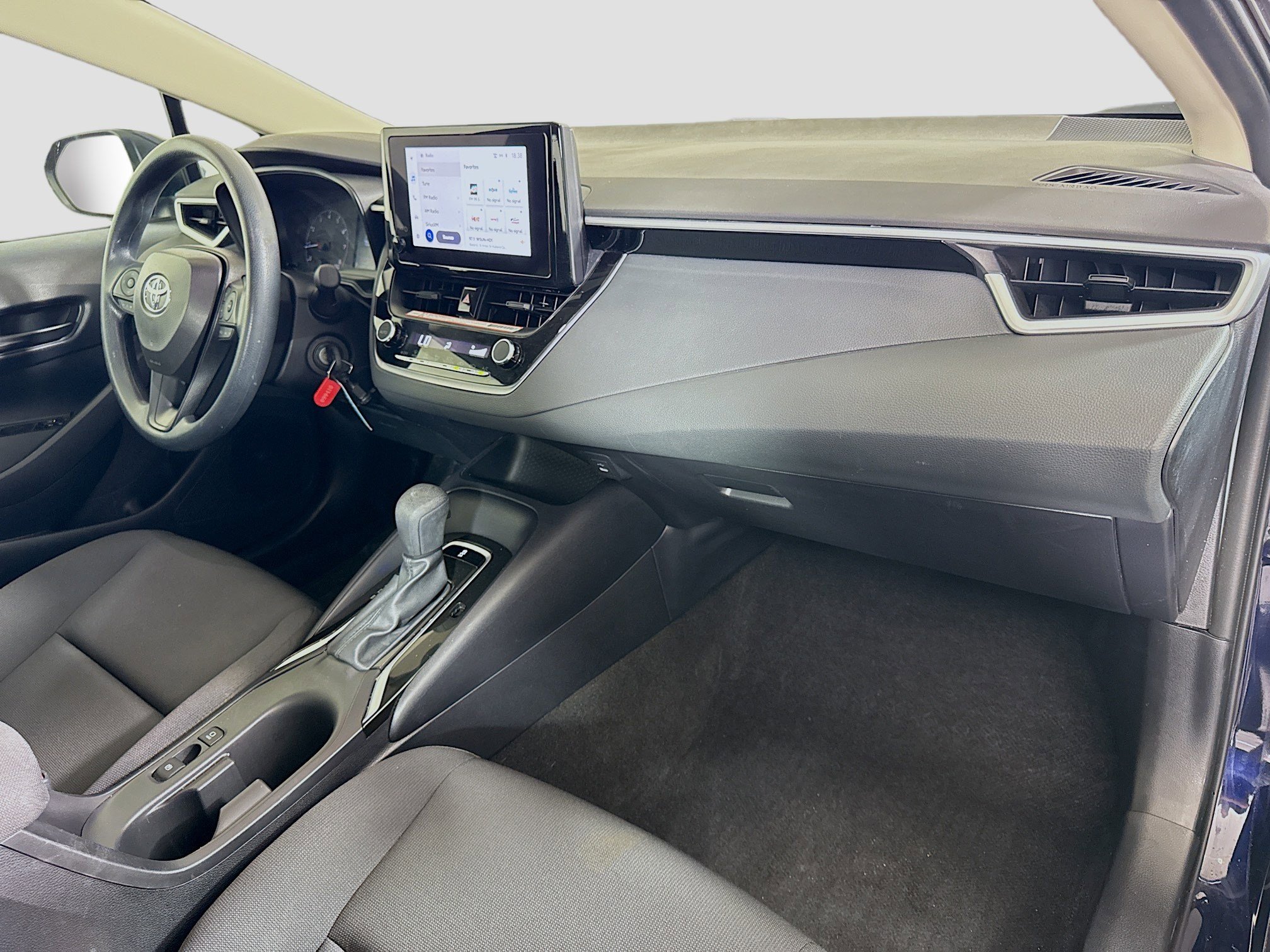 Used 2025 Toyota Corolla LE image 29