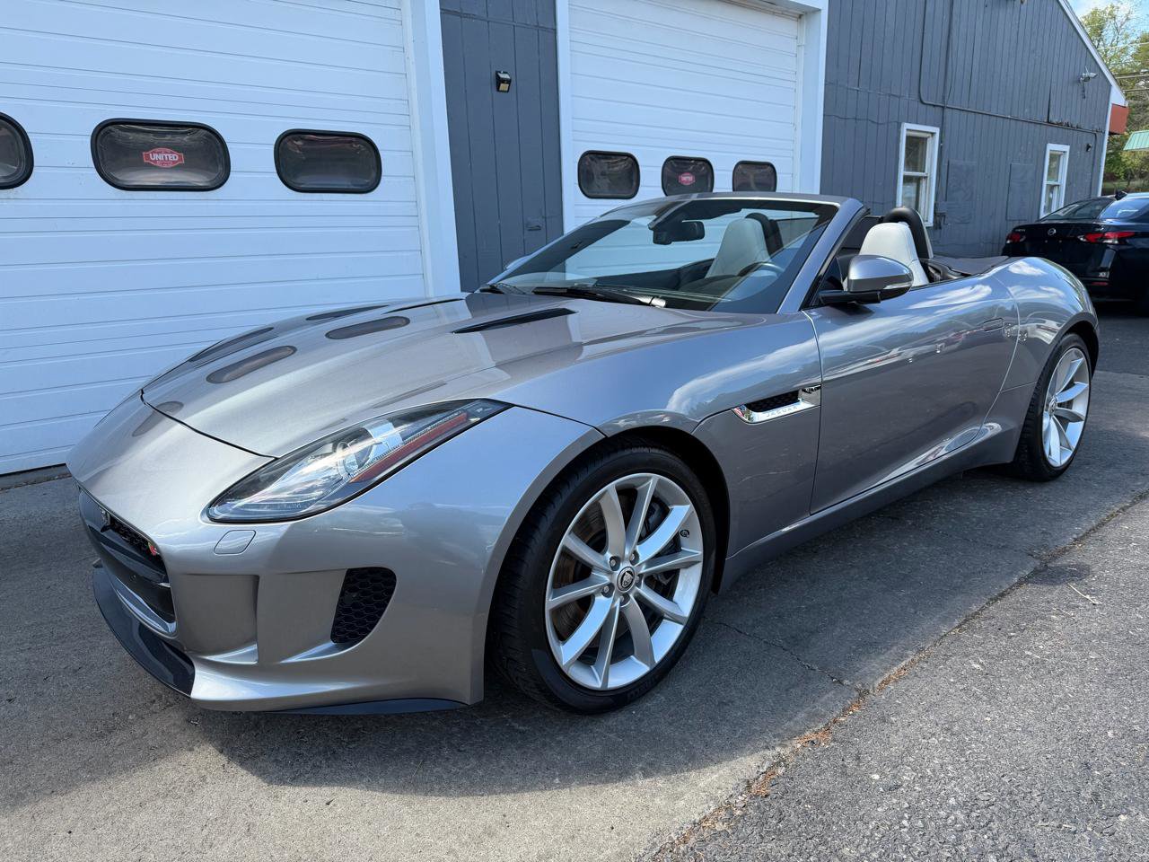 Used 2014 Jaguar F-TYPE S RWD image 2