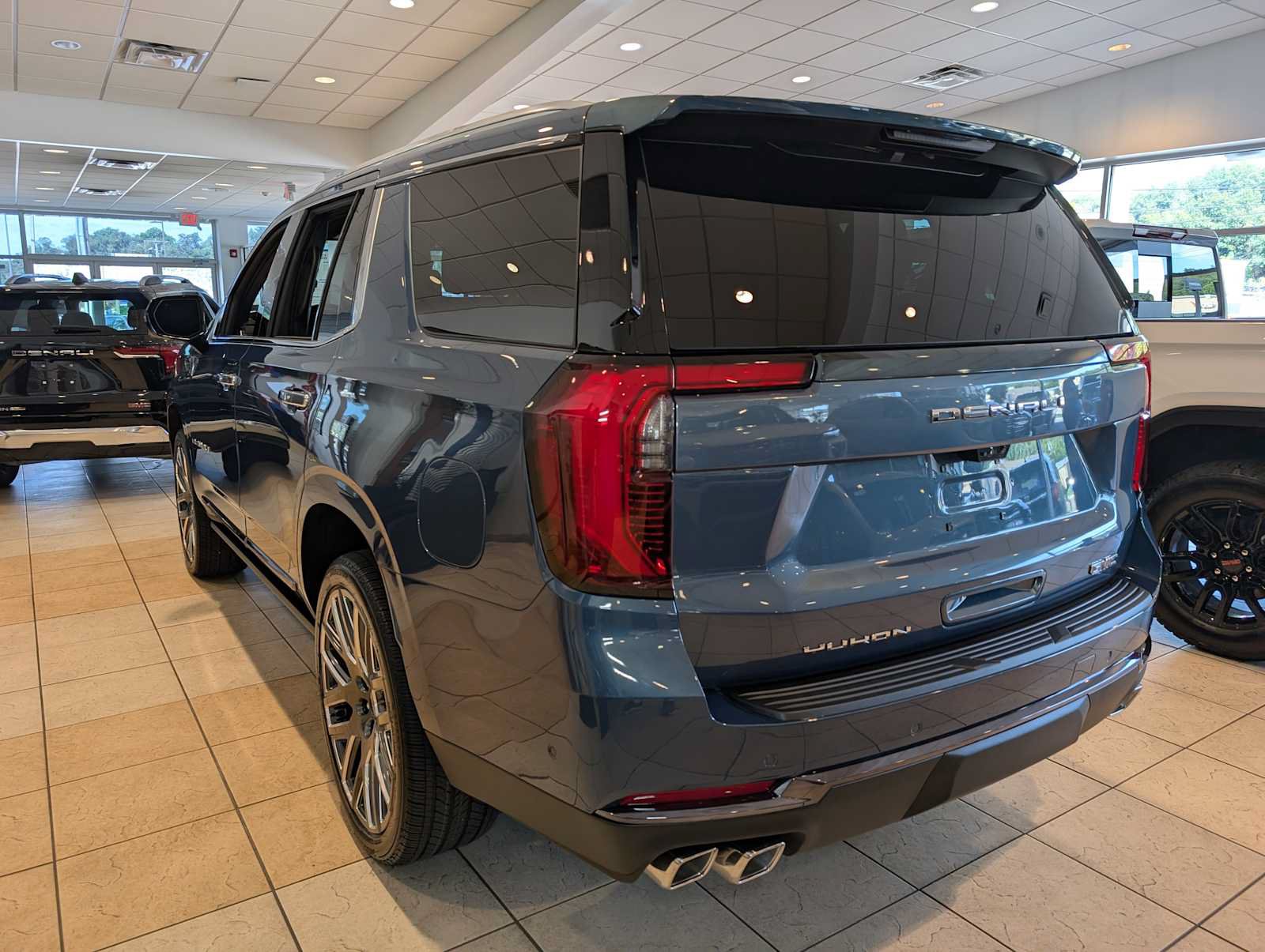 New 2026 GMC Yukon Denali Ultimate w/ LPO, Floor Liner Package AWD/4WD image 8