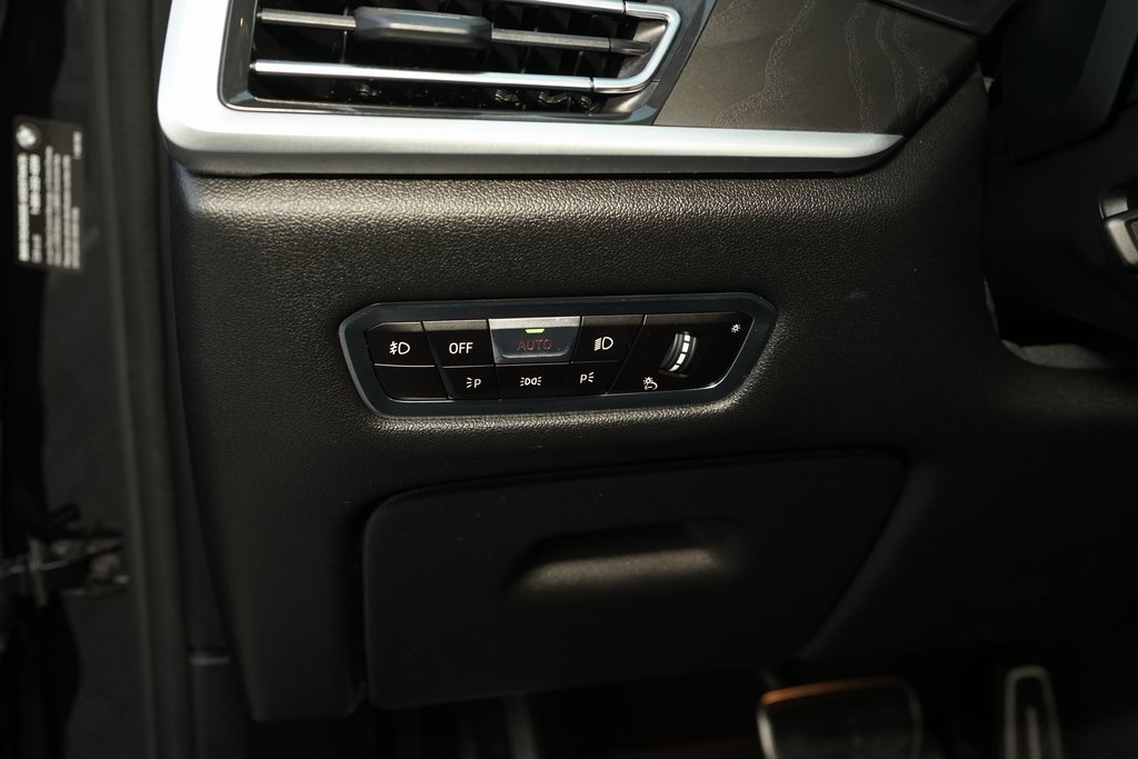 Used 2021 BMW X7 M50i image 32