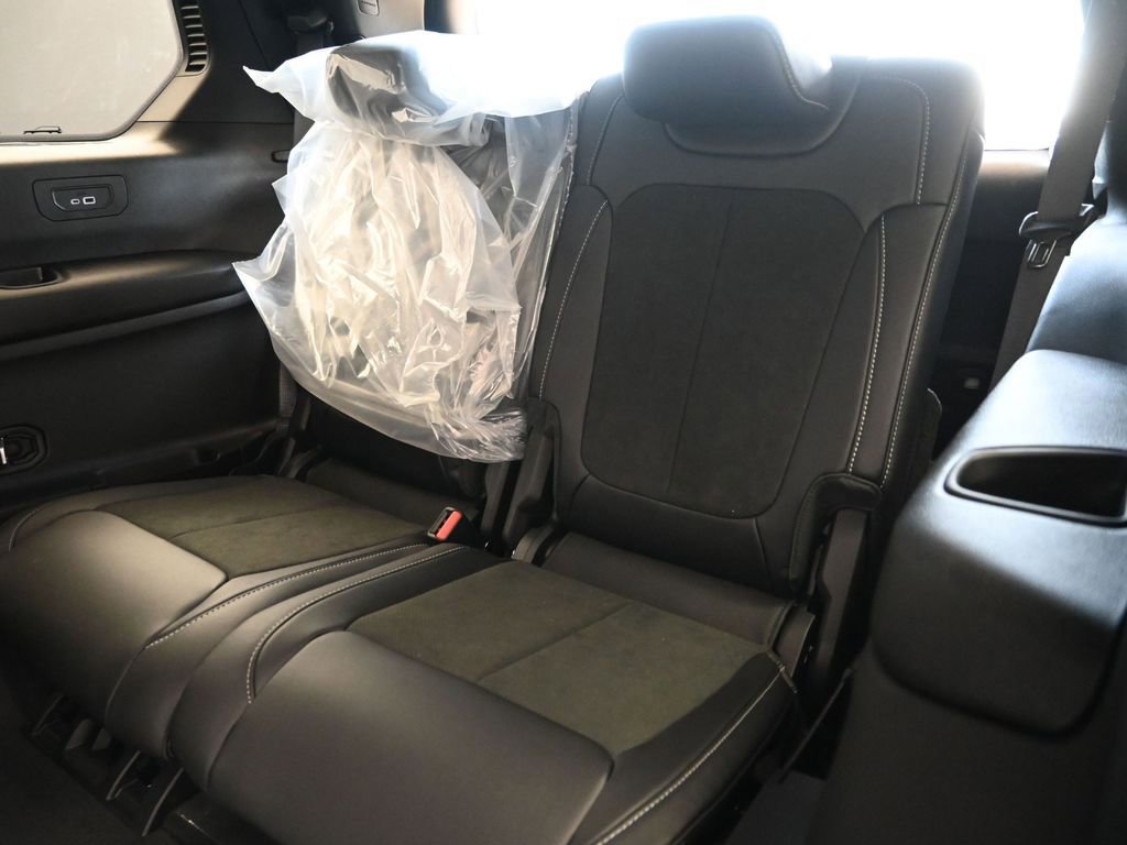 New 2025 Jeep Grand Cherokee L Altitude image 18